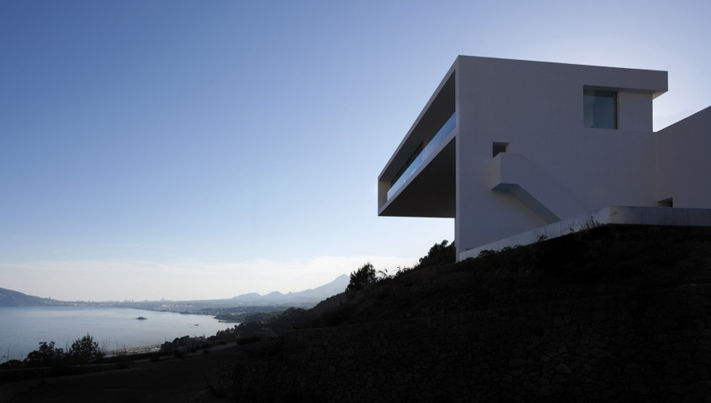 HOUSE ON THE CLIFF FRAN SILVESTRE ARQUITECTOS